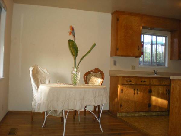 3BR/2BA Duplex on A Ocean View Ave Near Broadway · Santa Cruz photo 2