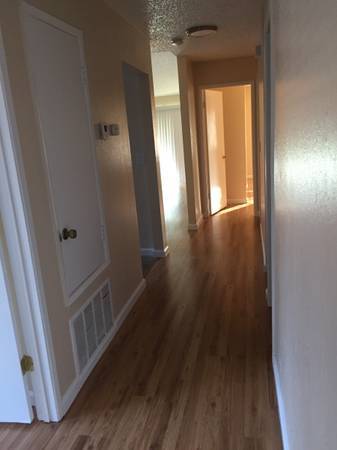 2BR/1BA Apartment · Pittsburg photo 4