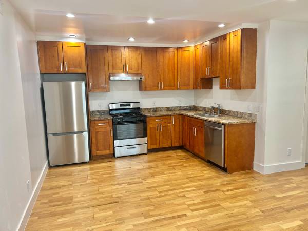 1381 Revere Ave, San Francisco (Single Family) photo 2