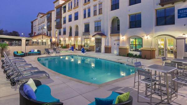 Apartments on El Camino Real · Santa Clara photo 3