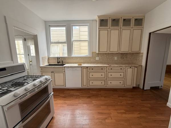 2BR/1BA Apartment · San Francisco photo 4