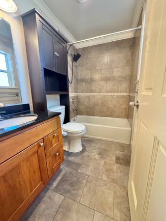 2BR/1BA Apartment · Oakland photo 5