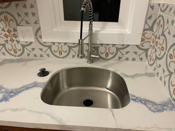 1BR/1BA Apartment · Oakland photo 4