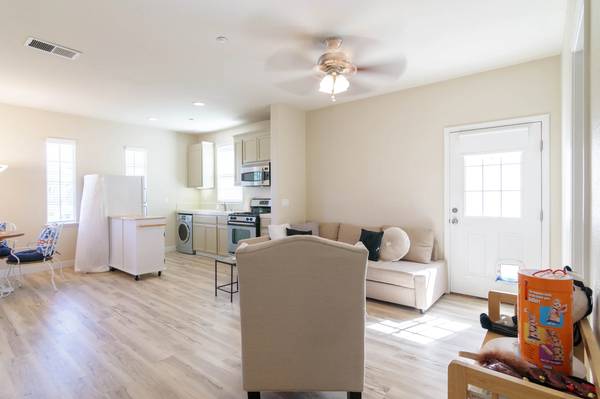 1BR/1BA Single Family House on Fennel Ct · Morgan Hill photo 3
