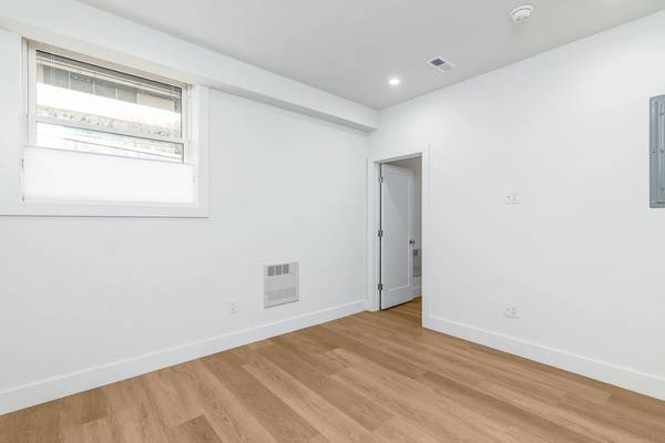 655 Powell photo 5