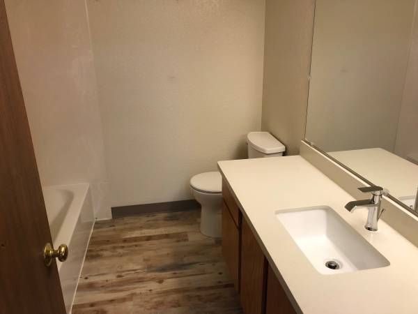 2BR/2BA Apartment on Gading Rd · Hayward photo 4
