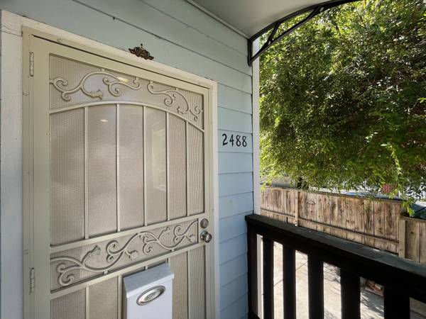 2BR/1BA Duplex on 26th Avenue · Oakland photo 2