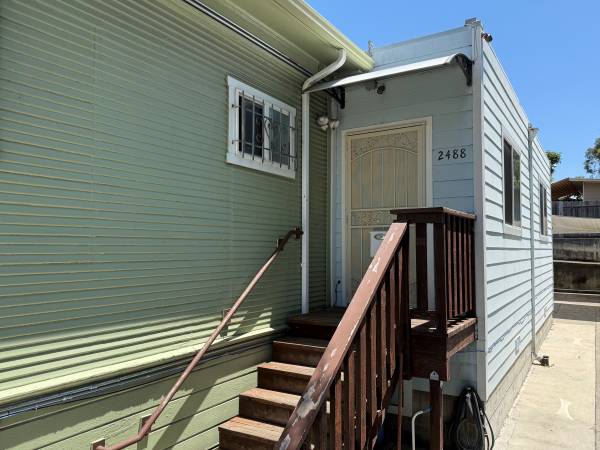 2BR/1BA Duplex on 26th Avenue · Oakland