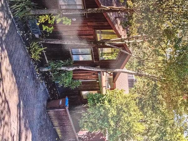 1BR/1BA Duplex on Hillside Auenue · Ross photo 5