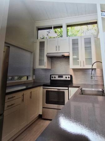 1BR/1BA Duplex on Hillside Auenue · Ross photo 3