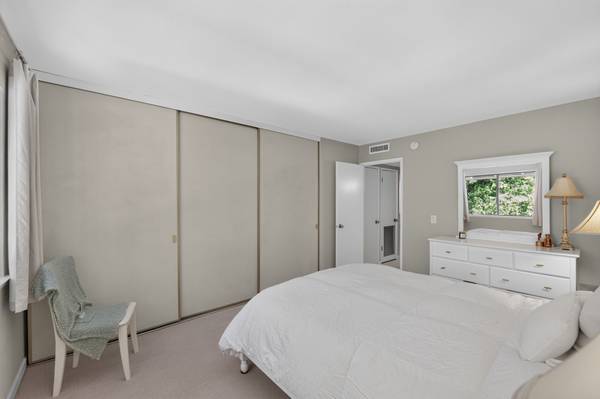 2BR/1BA Single Family House · Saratoga photo 2