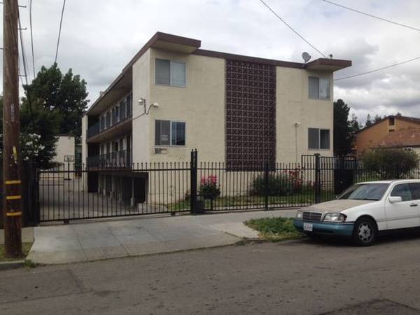 2BR/1BA Apartment on 82nd Ave. · Oakland photo 3