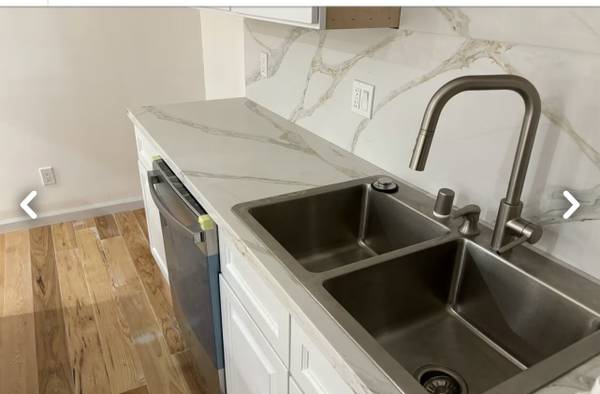 2BR/1BA Apartment · Oakland photo 2