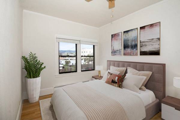 2BR/1BA Apartment on Foothill · Oakland photo 4