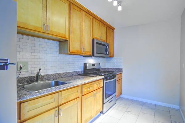 Apartments on Cypress Ave · Hayward photo 3