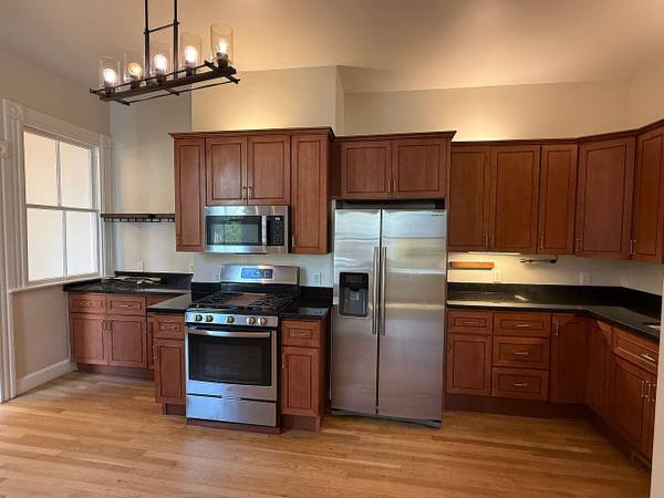 2BR/2BA Apartment · San Francisco photo 3