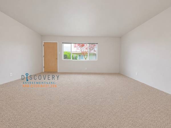2BR/2BA Apartment on Bancroft Ave · Oakland photo 3