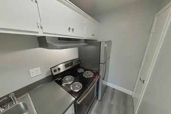 Apartments on E. Poplar Ave · San Mateo photo 2