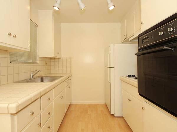 1BR/1BA Apartment on Ramona Avenue · Palo Alto photo 5