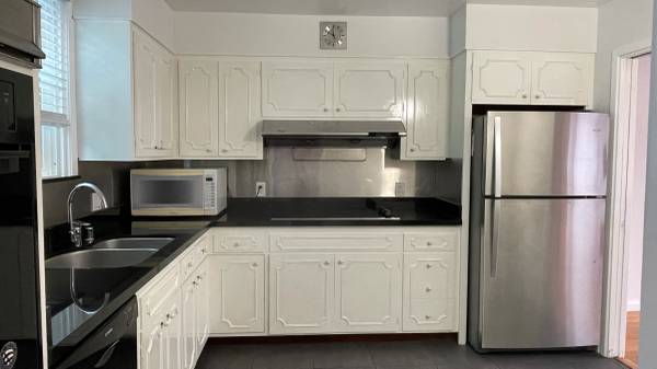 3BR/2BA Apartment · Daly City photo 5
