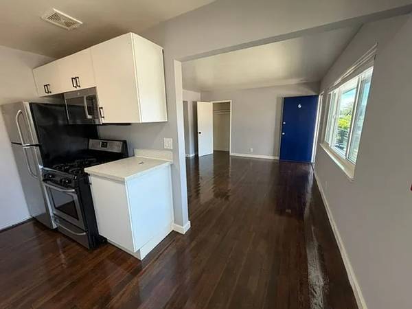 1BR/1BA Apartment on Humboldt Avenue · Oakland photo 2