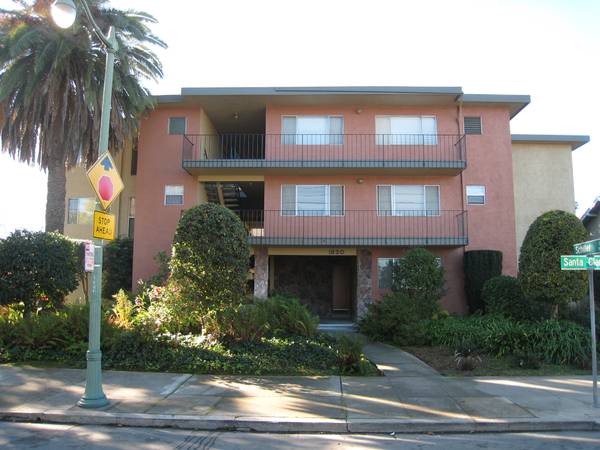 2BR/1BA Apartment · Alameda photo 2