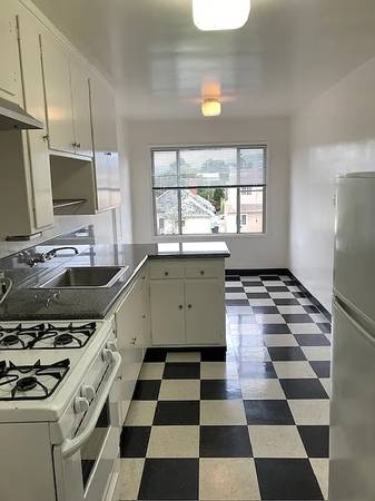 854 40th St #1 photo 2