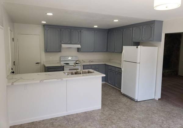 3BR/3BA Duplex · Fremont photo 3