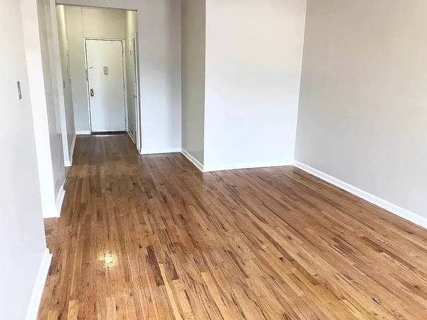 926 Woodside photo 3