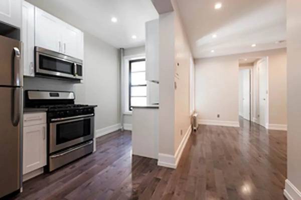 926 Woodside photo 2