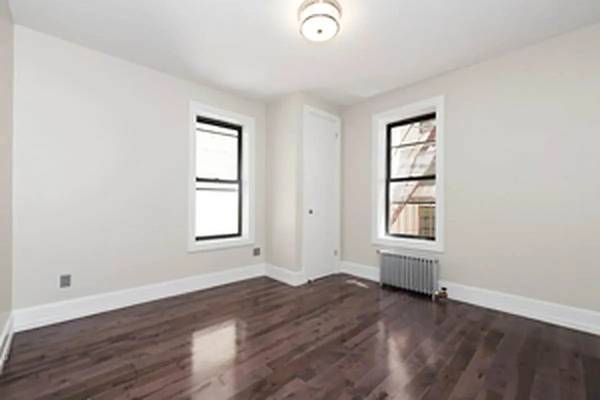 926 Woodside photo 5