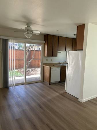 2BR/1BA Duplex on School · Santa Rosa photo 2