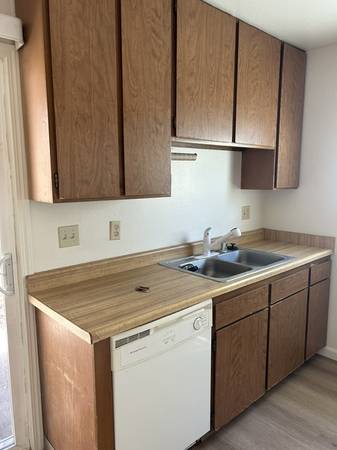 2BR/1BA Duplex on School · Santa Rosa photo 4