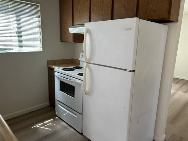 2BR/1BA Duplex on School · Santa Rosa photo 5