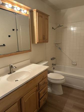 2BR/1BA Duplex on School · Santa Rosa photo 3