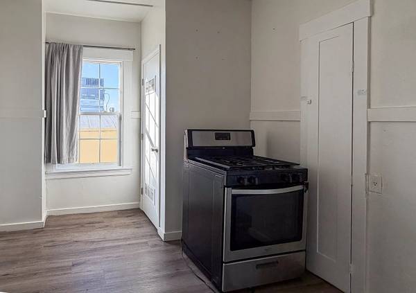 1BR/1BA Condo on Brosnan Ct · South San Francisco photo 4