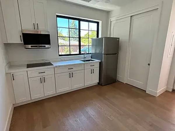 1BR/2BA Single Family House on Wilkie Way · Palo Alto photo 5