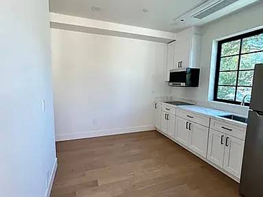 1BR/2BA Single Family House on Wilkie Way · Palo Alto photo 3
