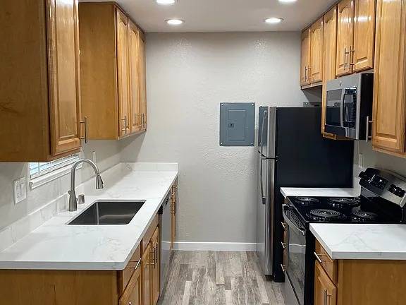 Apartments on White Dr · Santa Clara photo 4