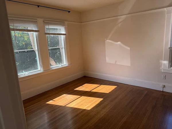 2BR/2BA Single Family House on Miles Ave Unit 5341.5 · Oakland photo 3