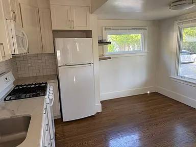 2BR/2BA Single Family House on Miles Ave Unit 5341.5 · Oakland photo 4