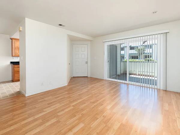 2BR/2BA Condo on Sequim Cmn · Fremont photo 4