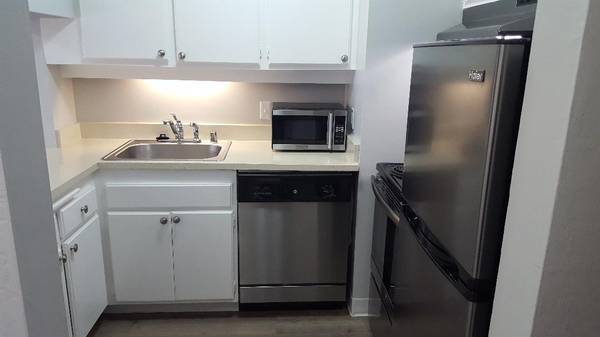 0BR/1BA Apartment on W. Hillsdale Blvd. · San Mateo photo 3