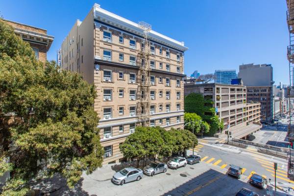 2BR/1BA Apartment · San Francisco photo 2