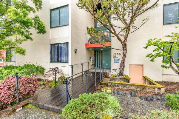 Coming Soon- This Large 3 Bedroom 3 Bath Apartment Is In The Heart Of Gourmet Ghetto photo 2