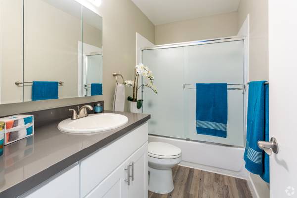 2BR/1BA Apartment · Union City photo 5