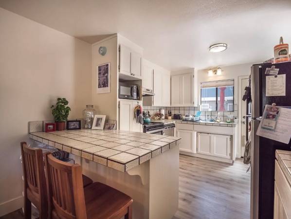 2BR/3BA Duplex · Aptos photo 5