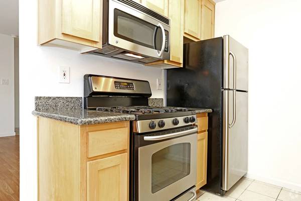 2BR/1BA Apartment · Brentwood photo 4