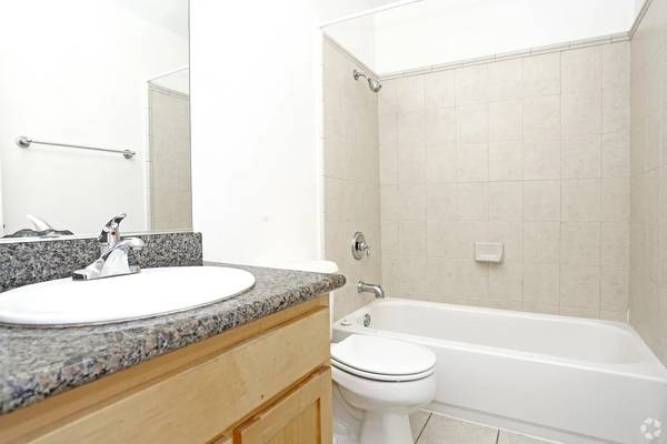 2BR/1BA Apartment · Brentwood photo 2