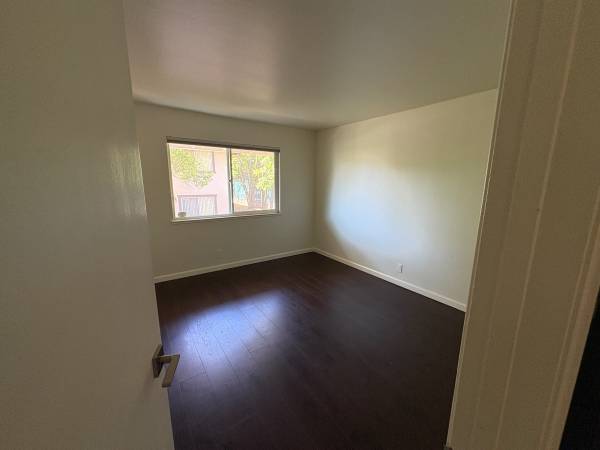 2BR/2BA Apartment · Walnut Creek photo 2